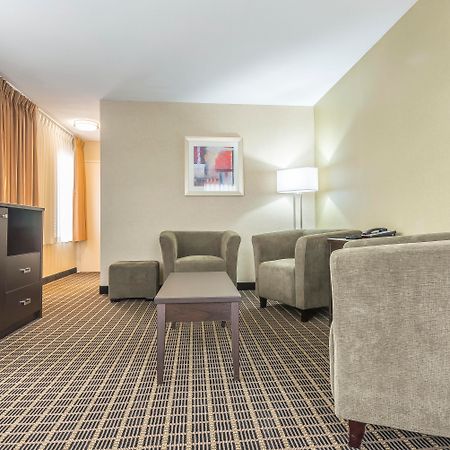 Quality Inn & Suites Downtown Windsor Zewnętrze zdjęcie