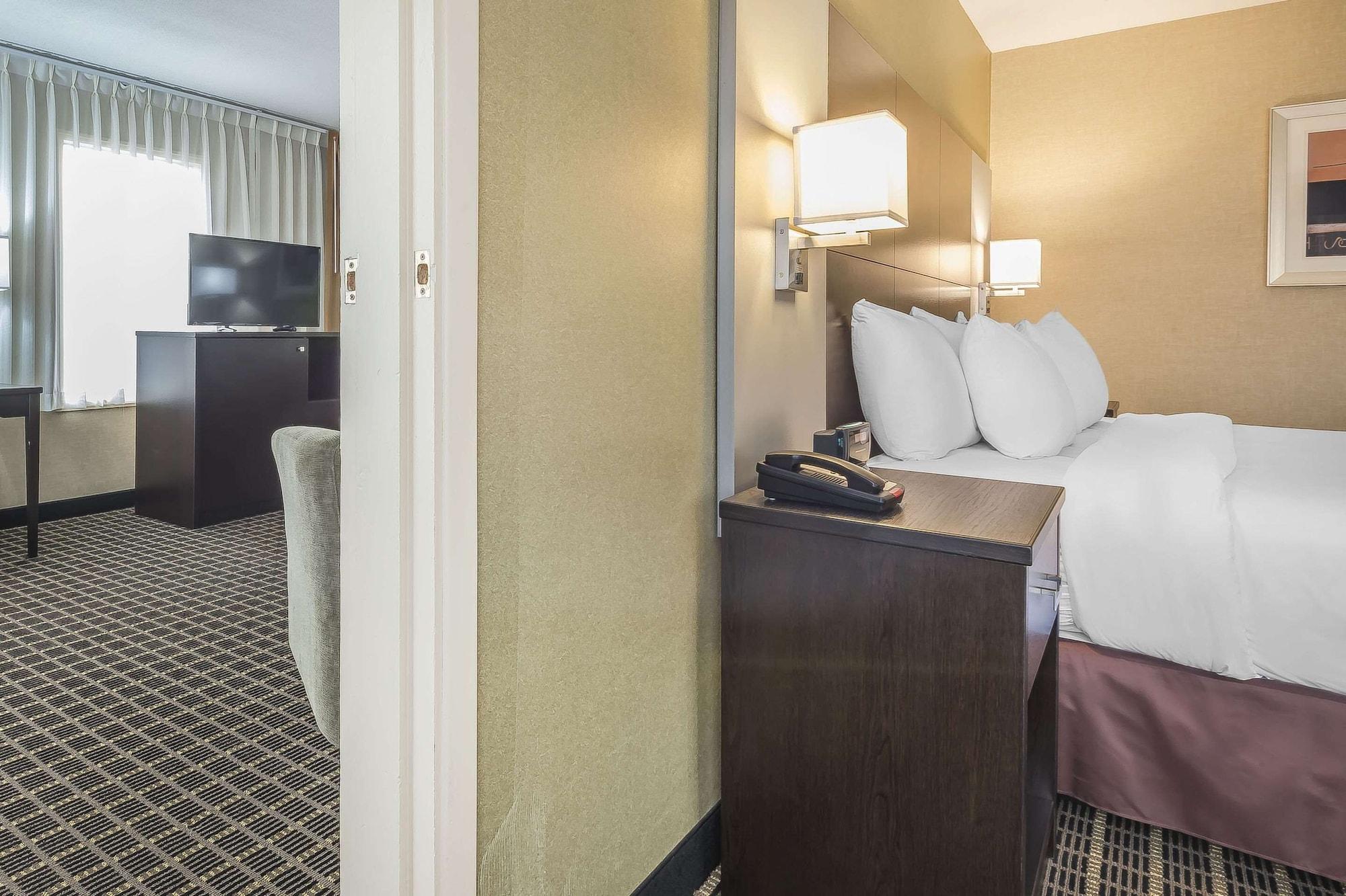 Quality Inn & Suites Downtown Windsor Zewnętrze zdjęcie