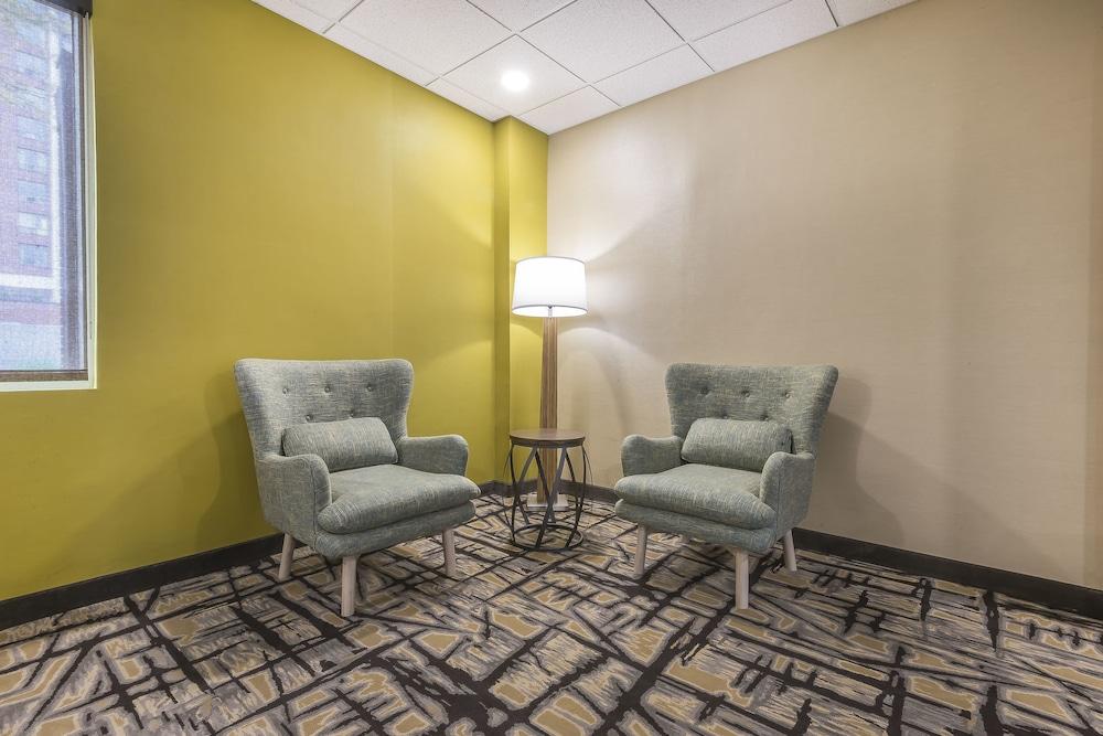 Quality Inn & Suites Downtown Windsor Zewnętrze zdjęcie