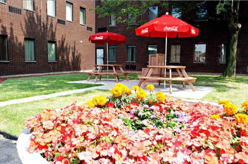 Quality Inn & Suites Downtown Windsor Zewnętrze zdjęcie