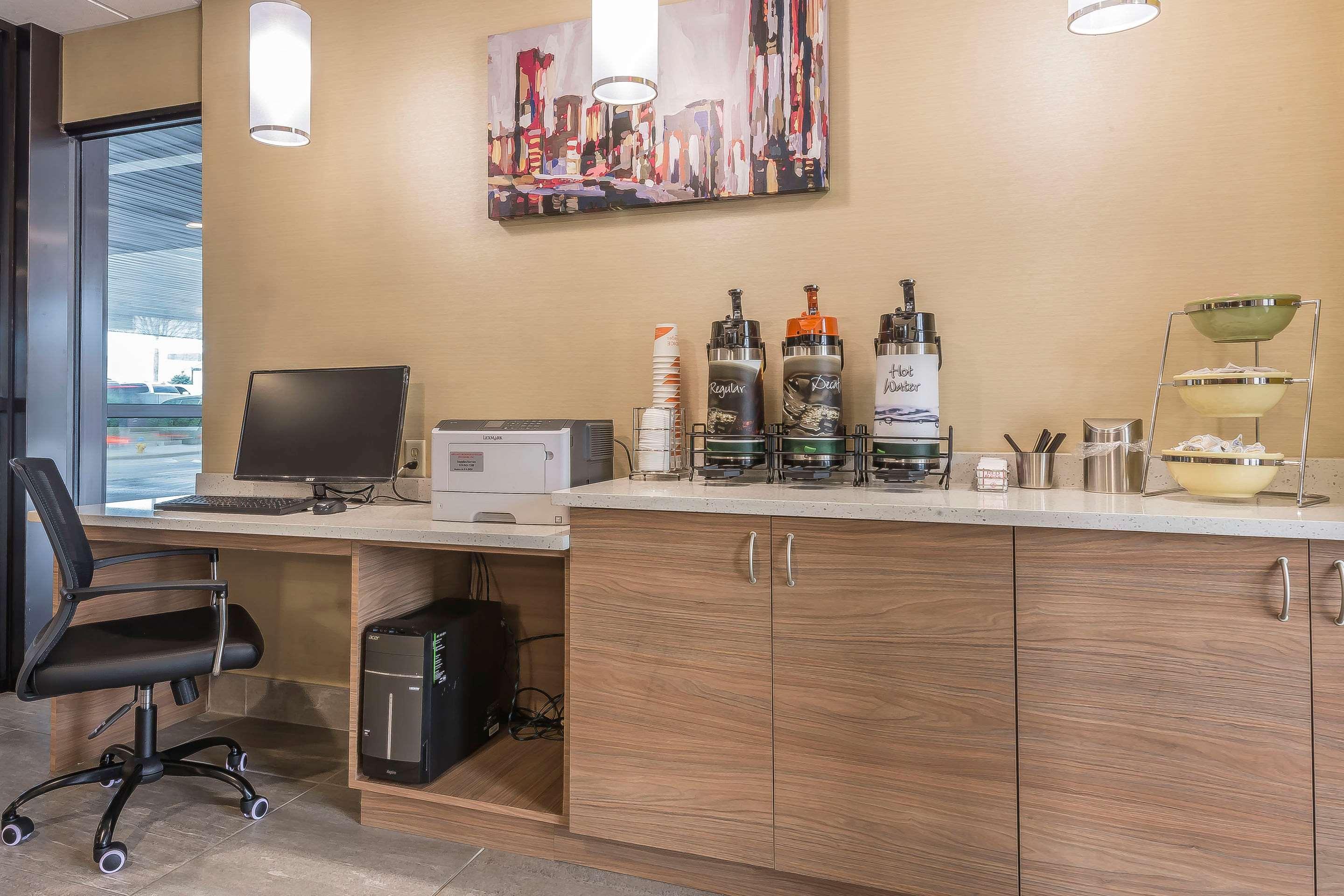 Quality Inn & Suites Downtown Windsor Zewnętrze zdjęcie