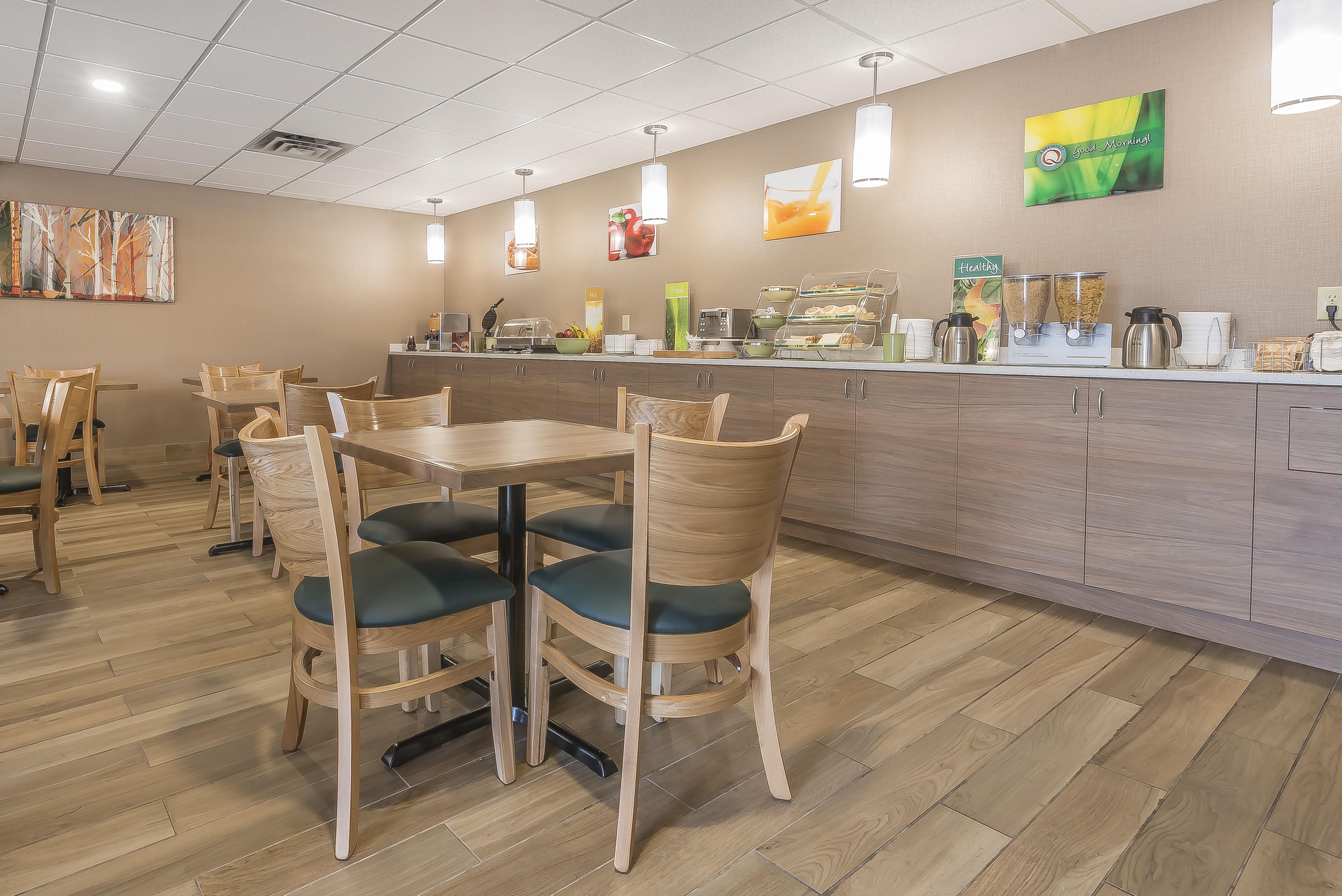Quality Inn & Suites Downtown Windsor Zewnętrze zdjęcie